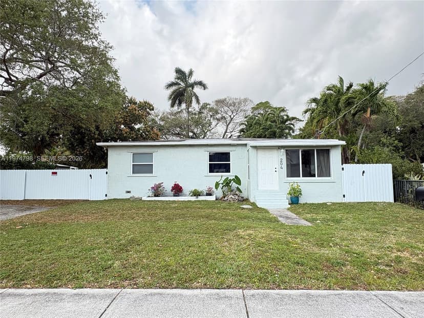 204 SW 7th Ave, Hallandale Beach FL 33009