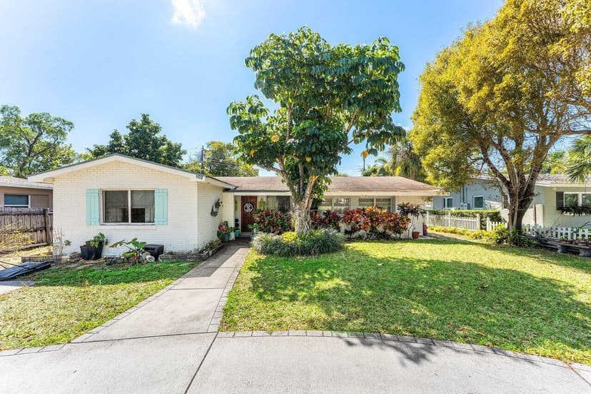 102 NE 22nd Street, Delray Beach FL 33444