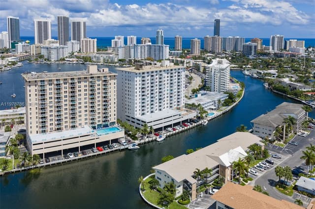427 Golden Isles Dr # 9G, Hallandale Beach FL 33009 - Hallandale Beach, FL - Photo 2