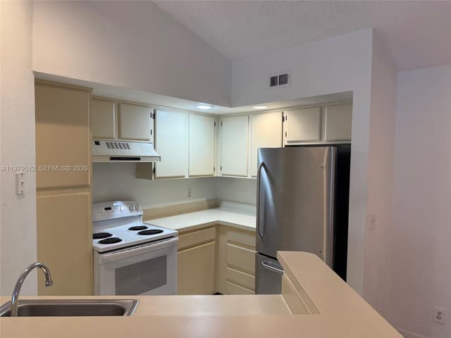 13090 Vista Isles Dr. # 126, Sunrise FL 33325 - Sunrise, FL - Photo 3