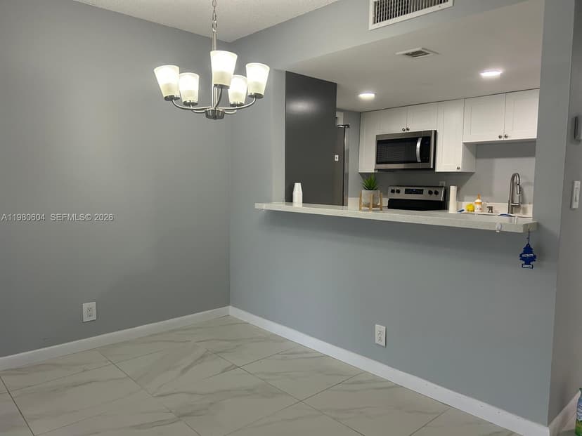 230 Lakeview Dr # 209, Weston FL 33326