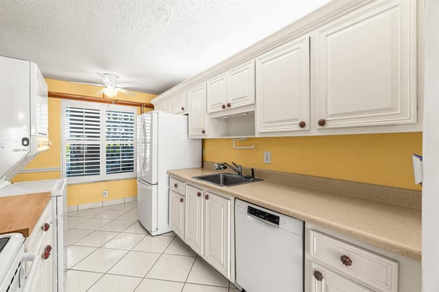 1020 Silk Oak Terrace # 102, Delray Beach FL 33445 - Delray Beach, FL - Photo 6