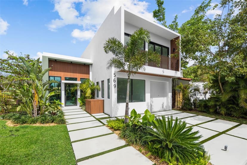 569 NW 44th St, Miami FL 33127