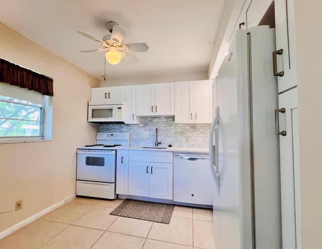 314 Wellington D, West Palm Beach FL 33417 - West Palm Beach, FL - Photo 4