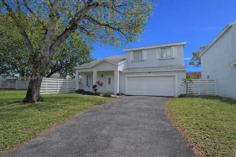 14615 SW 142nd Place Cir, Miami FL 33186