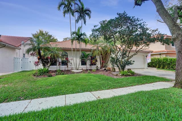10527 Zurich Street, Cooper City FL 33026 - Cooper City, FL - Photo 2