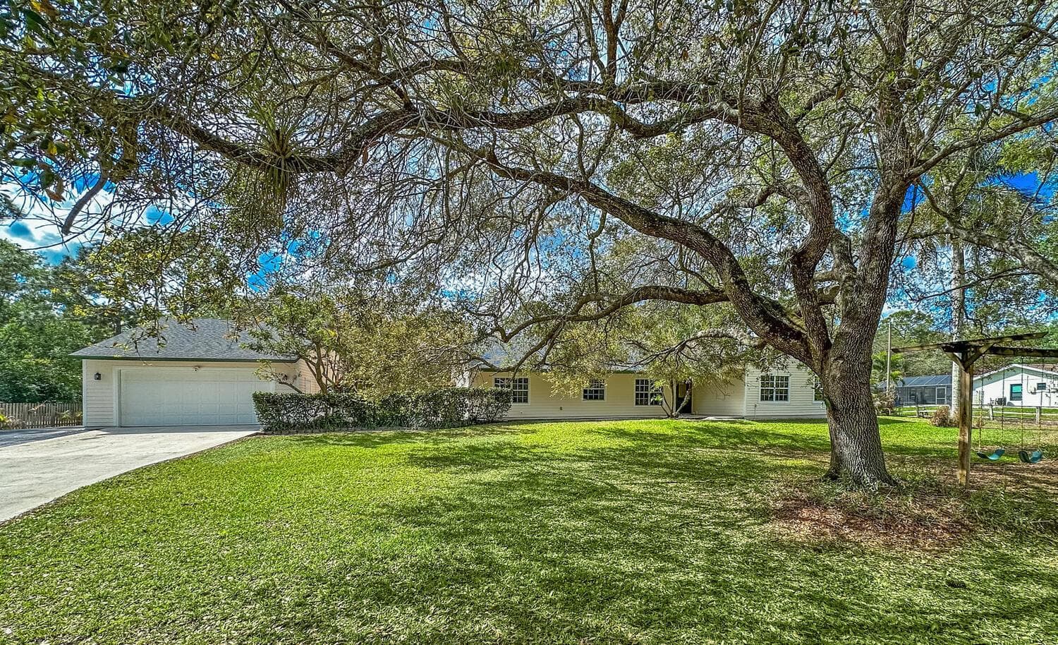 16244 E Downers Drive, Loxahatchee FL 33470