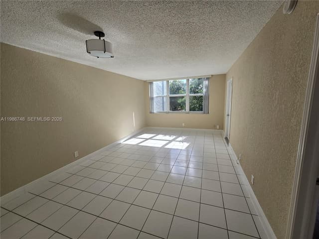 9461 Evergreen Pl # 305, Davie FL 33324 - Davie, FL - Photo 6