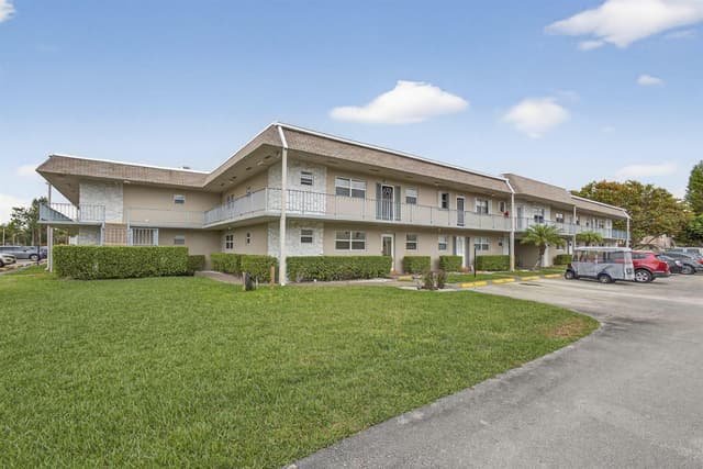202 Oxford 200, West Palm Beach FL 33417 - West Palm Beach, FL - Photo 2