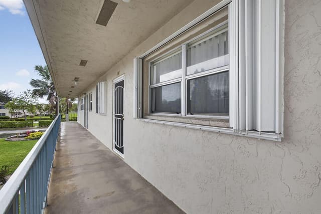 202 Oxford 200, West Palm Beach FL 33417 - West Palm Beach, FL - Photo 3