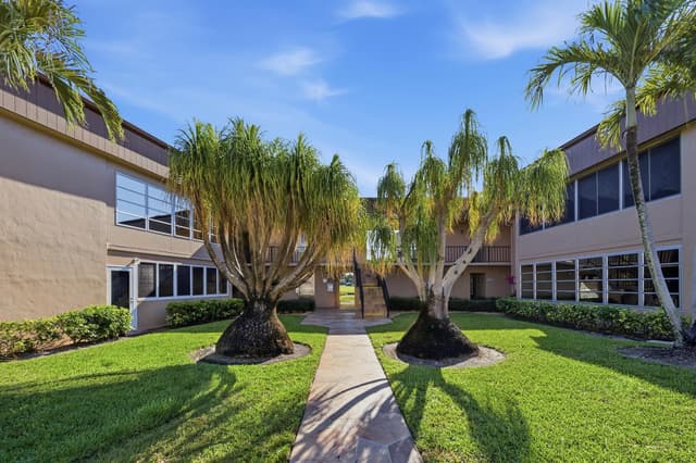 129 Piedmont C, Delray Beach FL 33484 - Delray Beach, FL - Photo 2