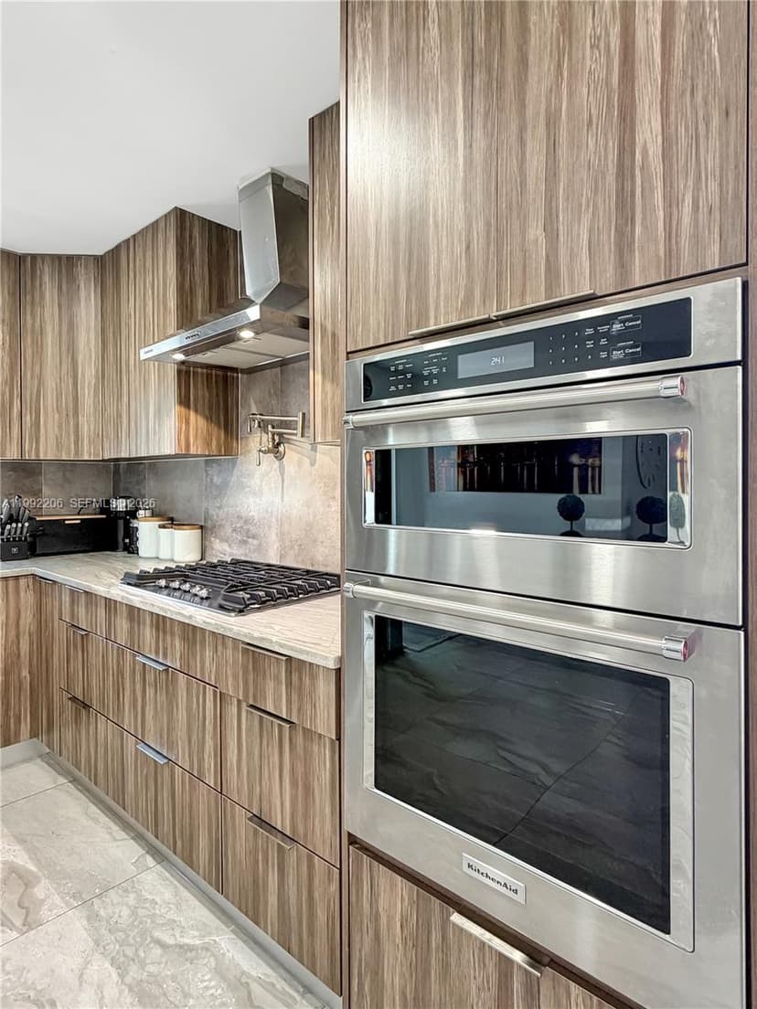 233 W 39th Pl, Hialeah FL 33012