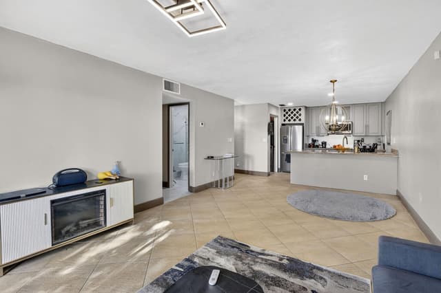 1250 SW 113th Terrace # 201, Pembroke Pines FL 33025 - Pembroke Pines, FL - Photo 5
