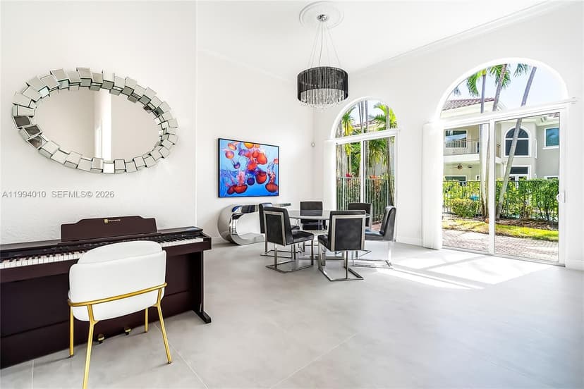 920 Captiva Dr, Hollywood FL 33019