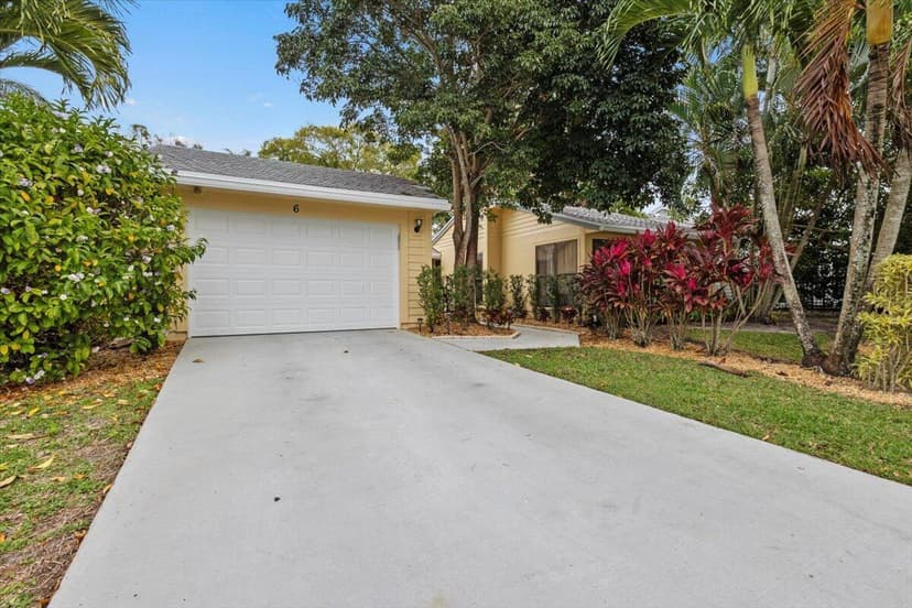 6691 S Pine Court, West Palm Beach FL 33418
