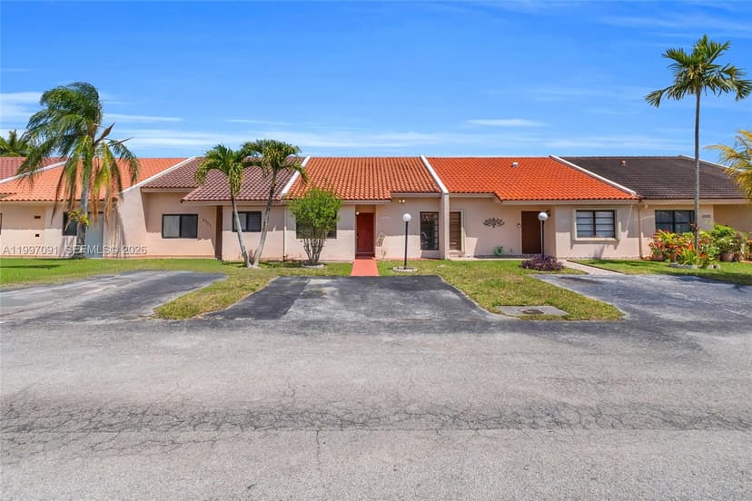 6323 SW 147th Place Cir, Miami FL 33193