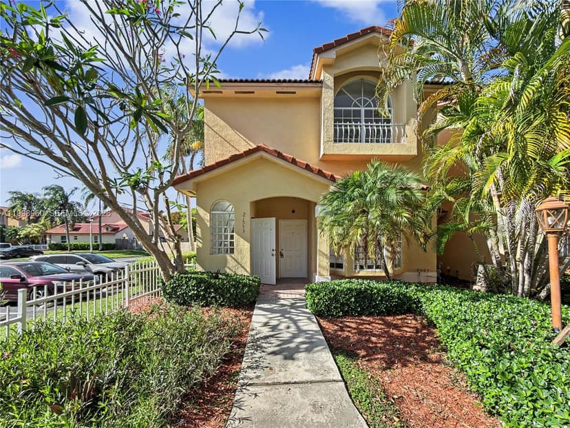 21553 SW 87th Ct # 102, Cutler Bay FL 33189