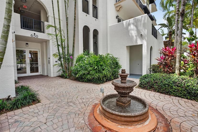 650 Valencia Ave # 302, Coral Gables FL 33134