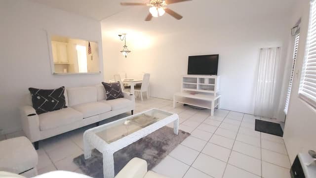 319 Chatham P, West Palm Beach FL 33417 - West Palm Beach, FL - Photo 4