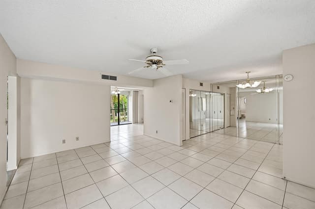 5370 Las Verdes Circle # 219, Delray Beach FL 33484 - Delray Beach, FL - Photo 6