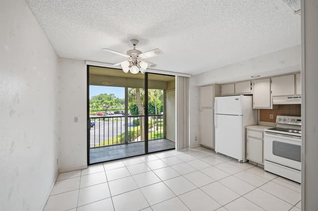 5370 Las Verdes Circle # 219, Delray Beach FL 33484 - Delray Beach, FL - Photo 5