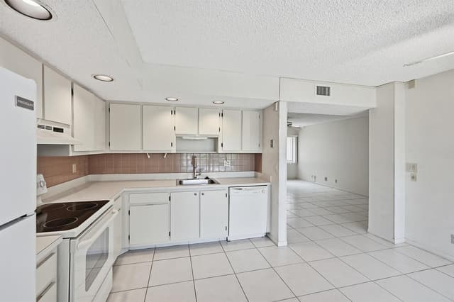 5370 Las Verdes Circle # 219, Delray Beach FL 33484 - Delray Beach, FL - Photo 4