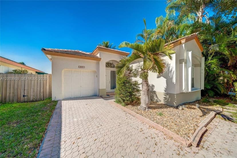 2924 NW 99th Pl, Doral FL 33172