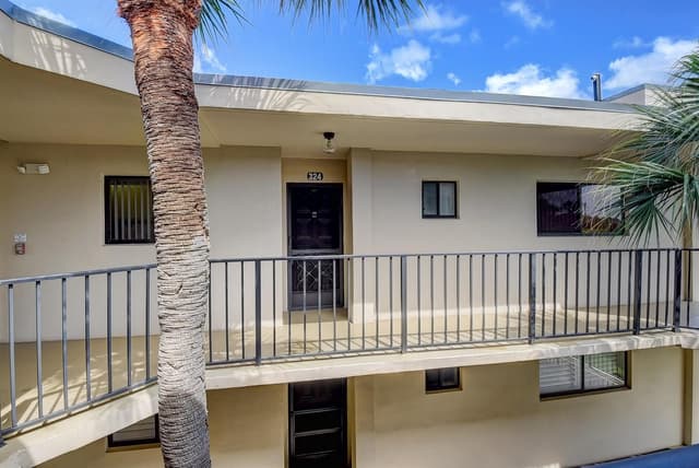 5370 Las Verdes Circle # 324, Delray Beach FL 33484 - Delray Beach, FL - Photo 2