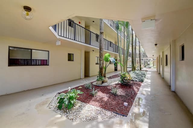 5370 Las Verdes Circle # 324, Delray Beach FL 33484 - Delray Beach, FL - Photo 5