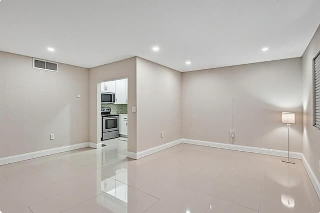 4980 E Sabal Palm Boulevard E # 124, Tamarac FL 33319 - Tamarac, FL - Photo 2