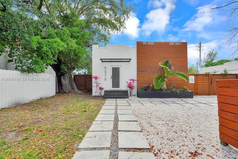 570 NW 48th St, Miami FL 33127