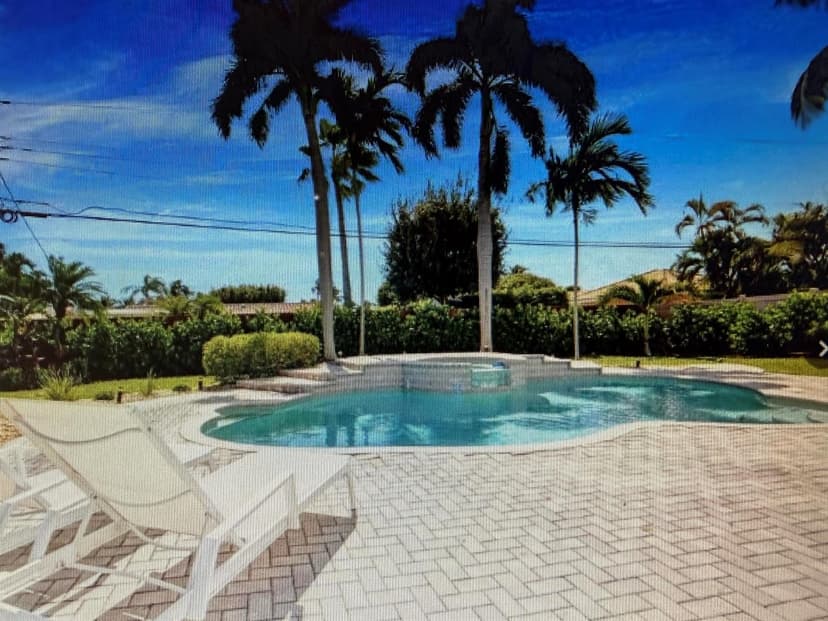 70 SE 10th Street, Pompano Beach FL 33060