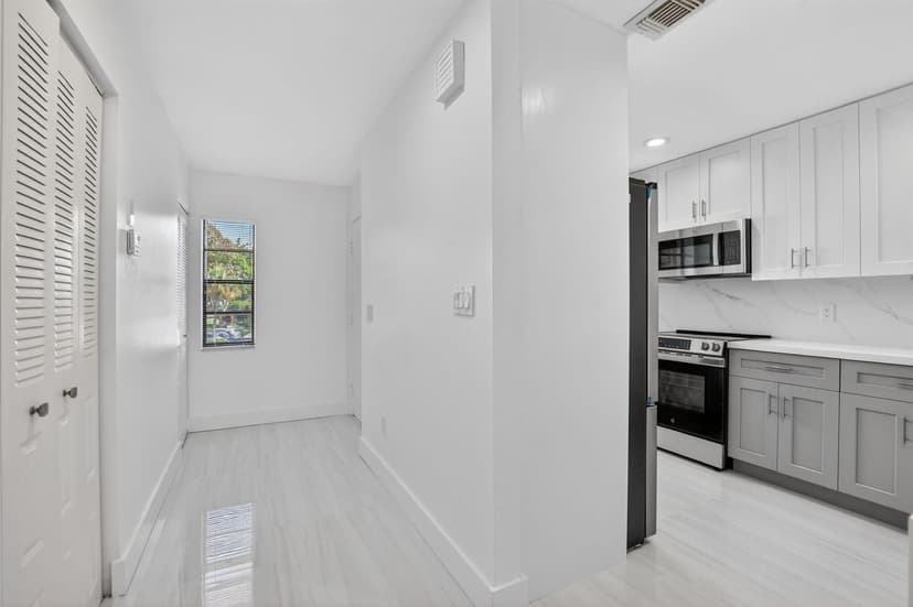 9272 Vista Del Lago # 28f, Boca Raton FL 33428