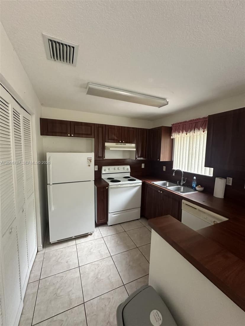 7125 NW 173rd Dr # 2401, Hialeah FL 33015
