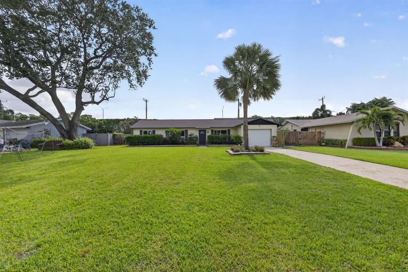 9820 Jonquil Circle N, Palm Beach Gardens FL 33410