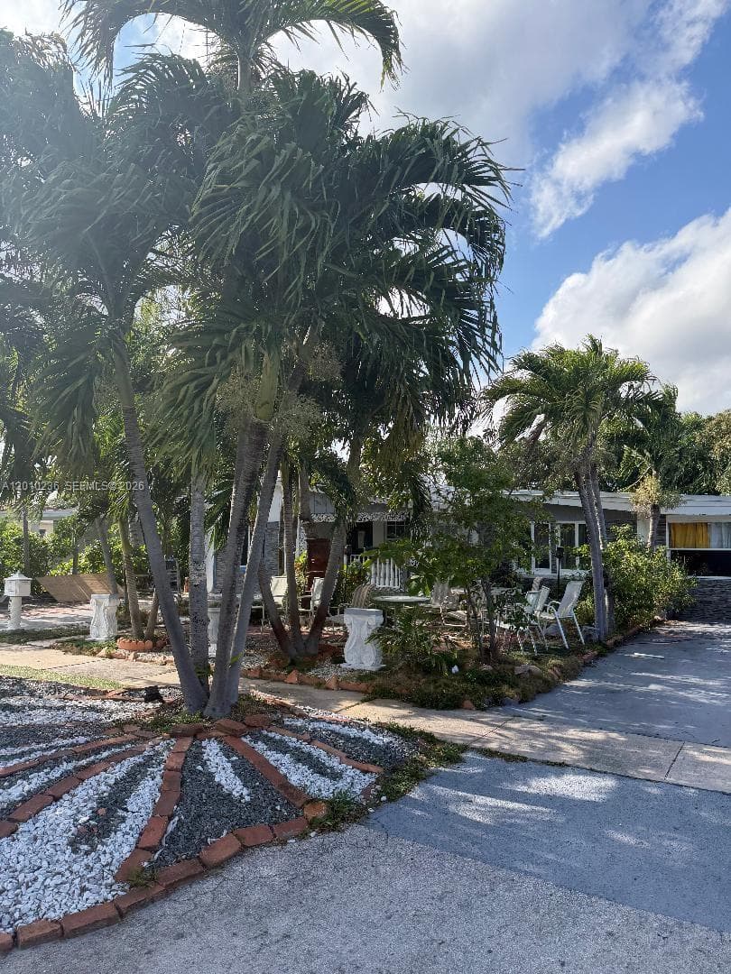 295 NW 122nd St, North Miami FL 33168