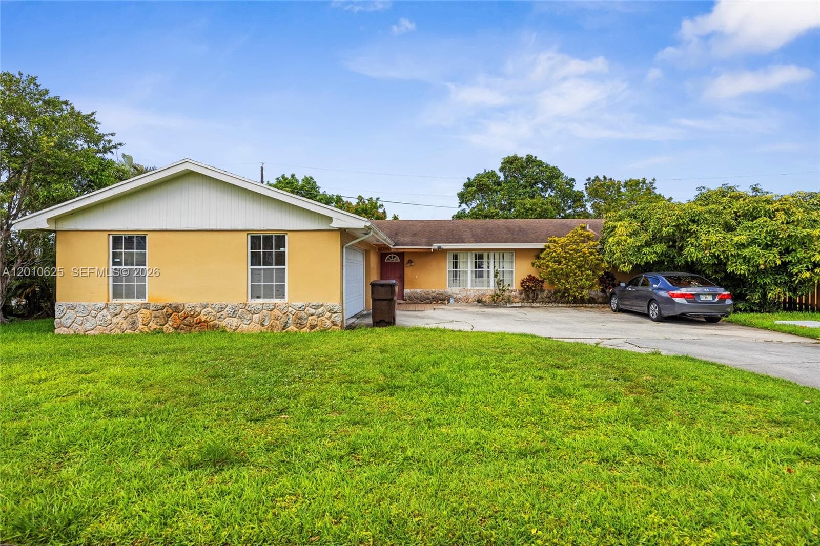 1831 Hiltonia Cir, West Palm Beach FL 33407