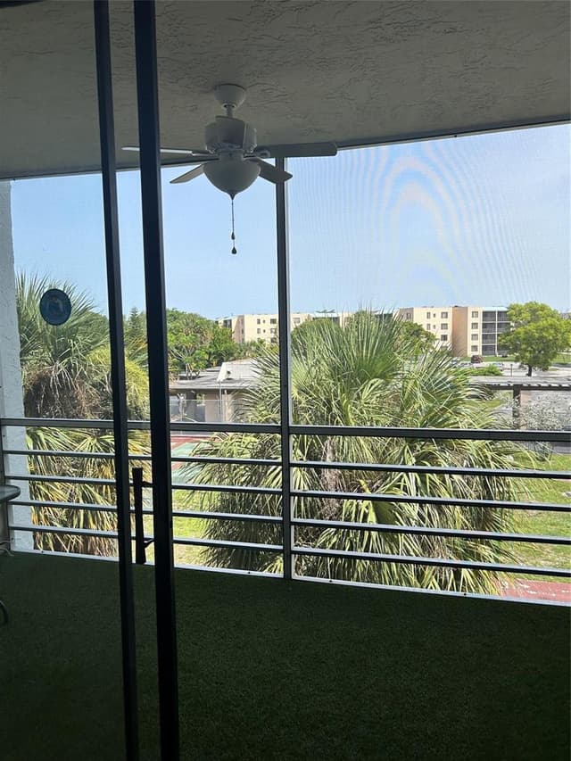 2860 Somerset Drive # 311k, Lauderdale Lakes FL 33311 - Lauderdale Lakes, FL - Photo 2