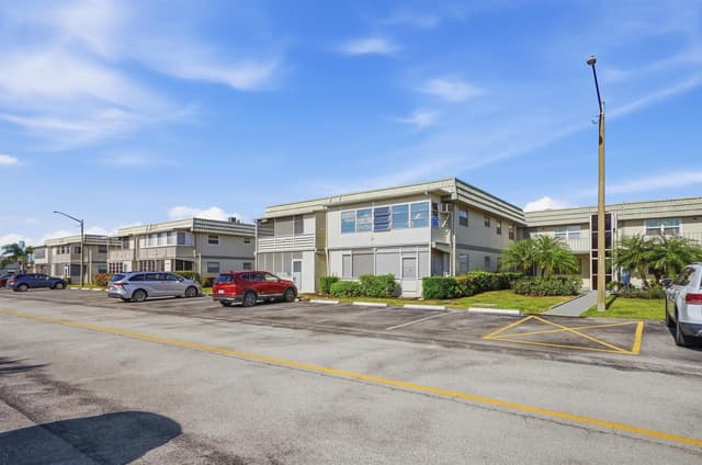 251 Monaco Way, Delray Beach FL 33446 - Delray Beach, FL - Photo 2