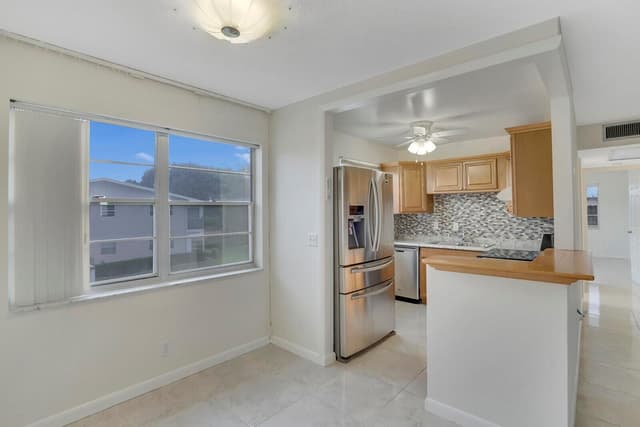 136 Somerset G, West Palm Beach FL 33417 - West Palm Beach, FL - Photo 5