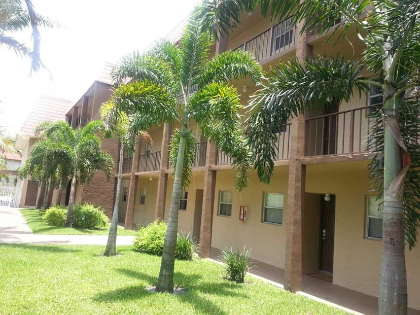 120 Sparrow Drive # 115, Royal Palm Beach FL 33411