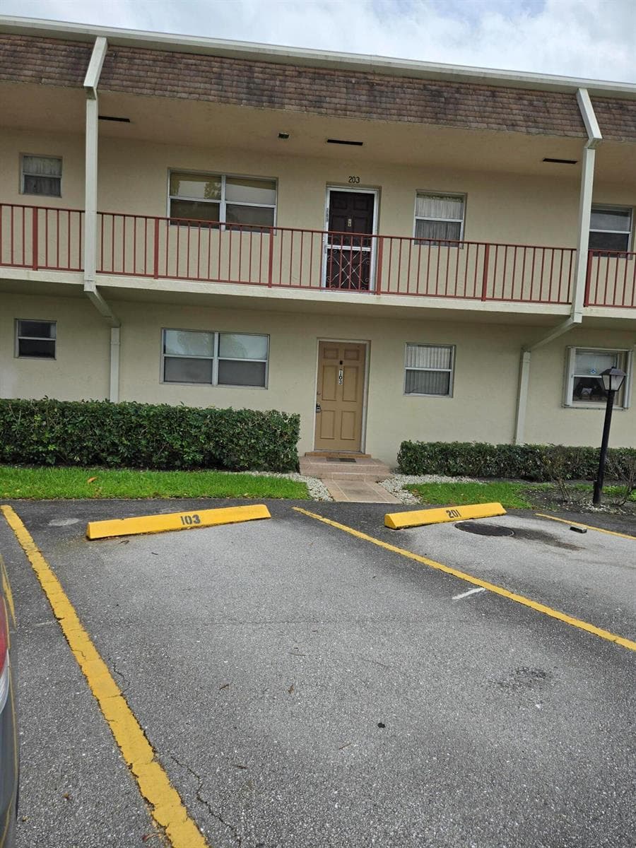 103 Oxford 400, West Palm Beach FL 33417 - West Palm Beach, FL - Photo 1