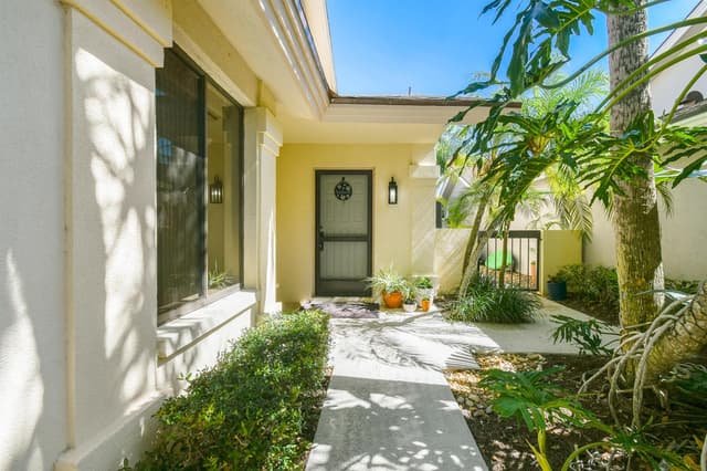 137 Harbourside Circle, Jupiter FL 33477 - Jupiter, FL - Photo 2