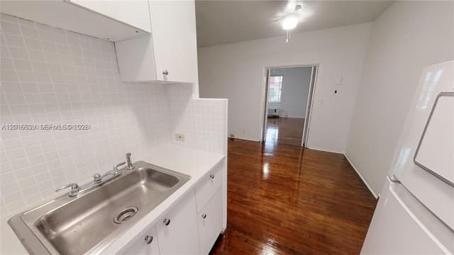 639 12 street # 3, Miami Beach FL 33139 - Miami Beach, FL - Photo 2