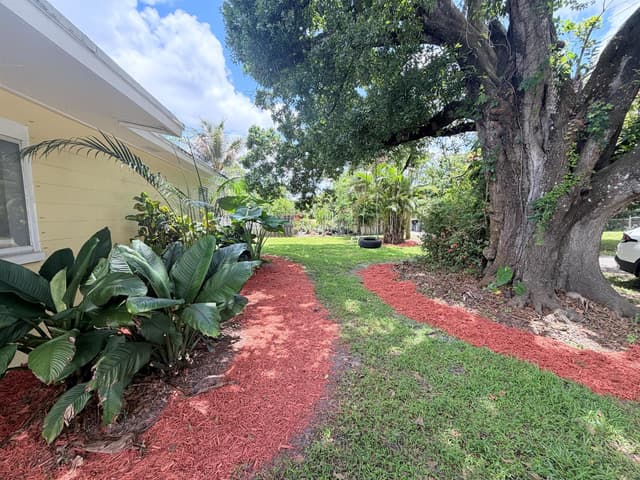 4905 Williams Road, Palm Beach Gardens FL 33418 - Palm Beach Gardens, FL - Photo 2