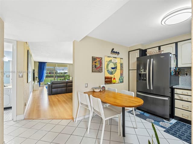 9820 S Hollybrook Lake Dr # 208, Pembroke Pines FL 33025 - Pembroke Pines, FL - Photo 2