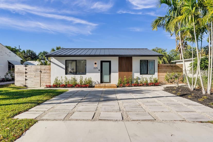 225 NE 10th Street, Delray Beach FL 33444