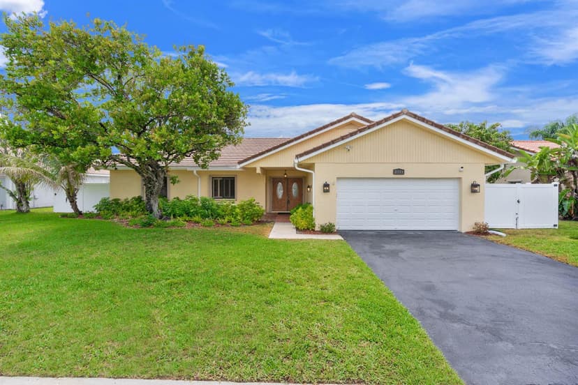 21111 Escondido Way, Boca Raton FL 33433