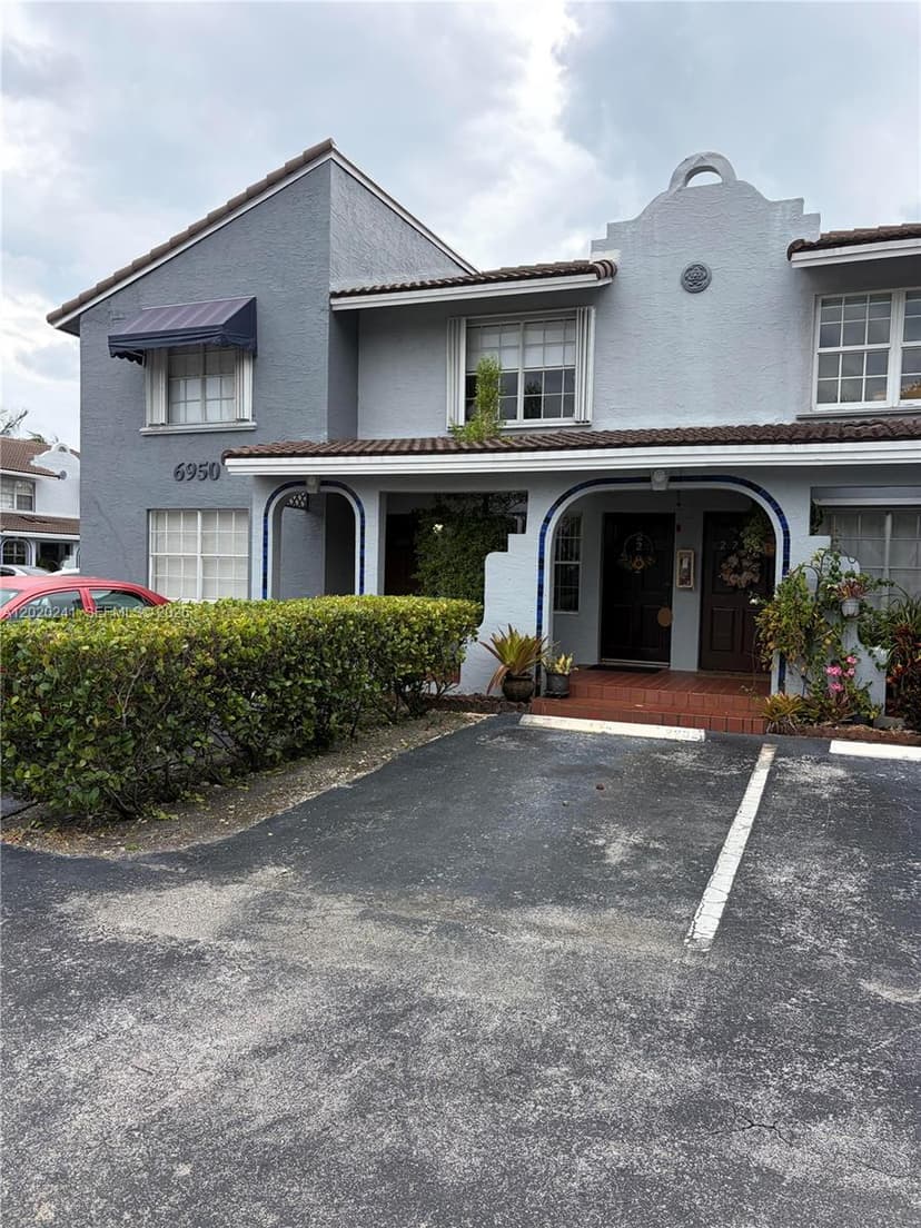 6950 NW 173rd Dr # 2202, Hialeah FL 33015