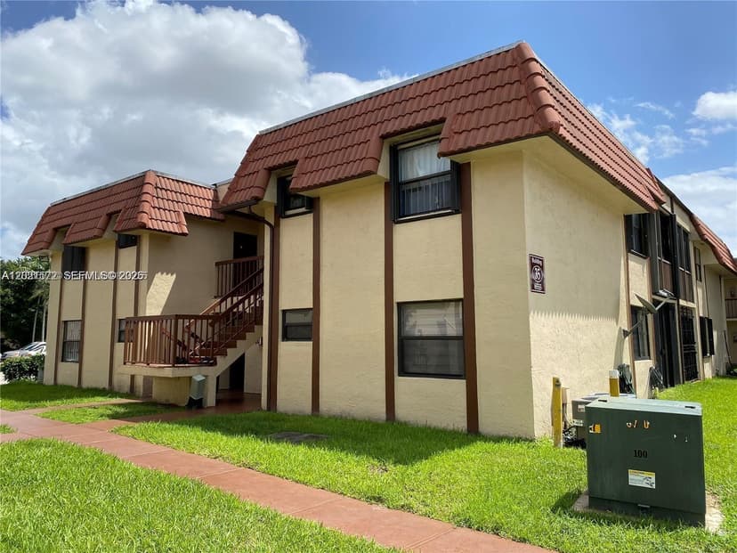 2715 W 66th St # 21, Hialeah FL 33016